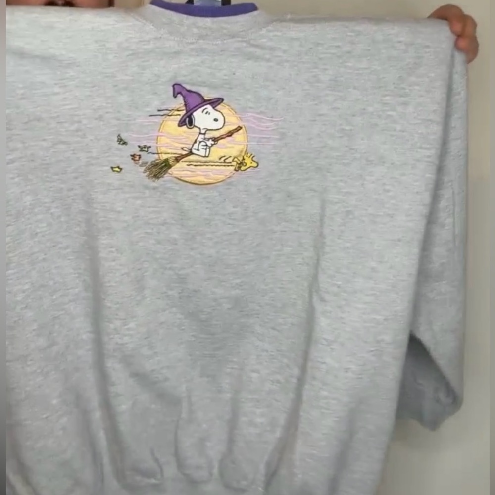 Gray Sweatshirt Vintage Snoopy with Witch Graphic